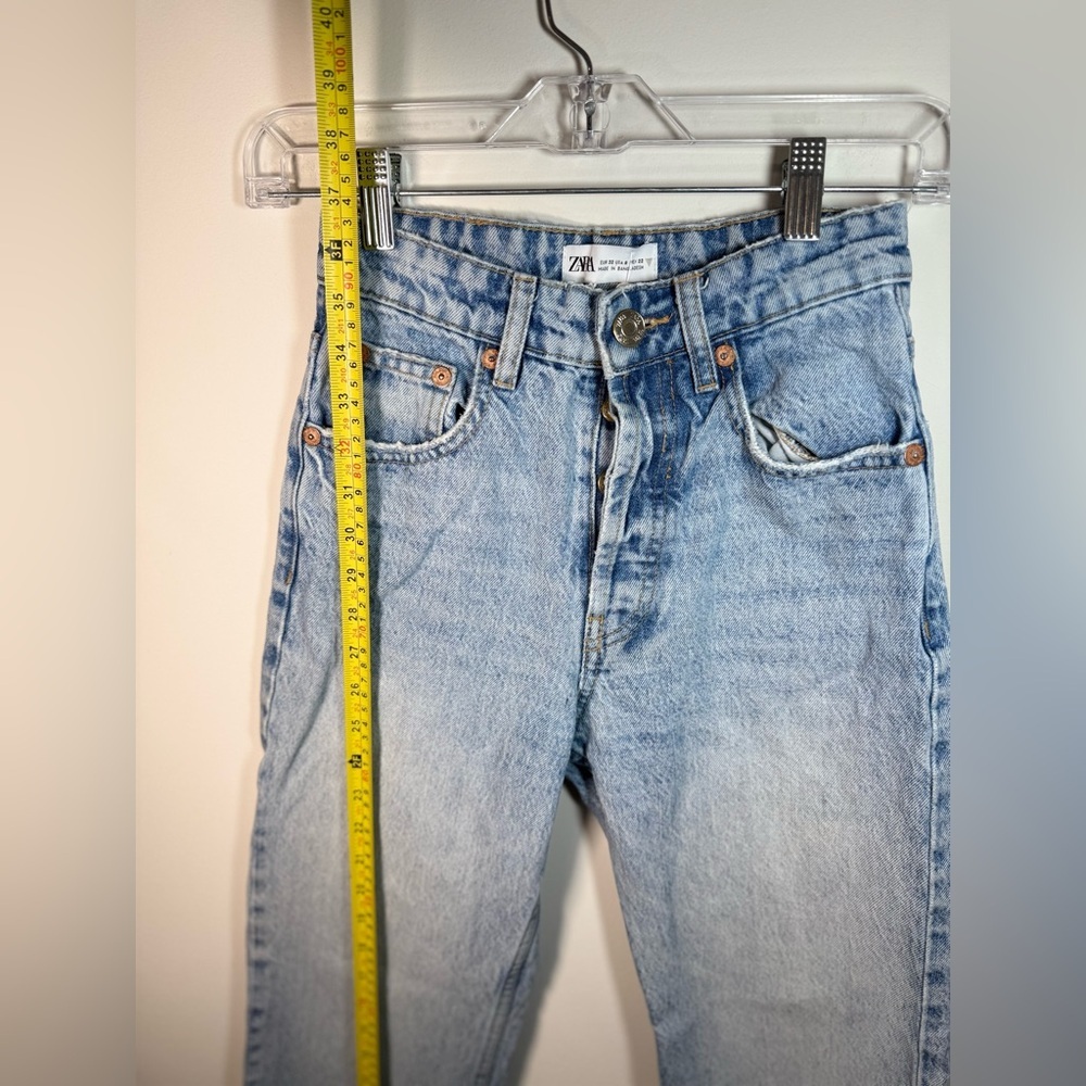 Zara Women Light Blue Denim Boyfriend Y2K Jeans with distressed hem Size 0 - Picture 7 of 16